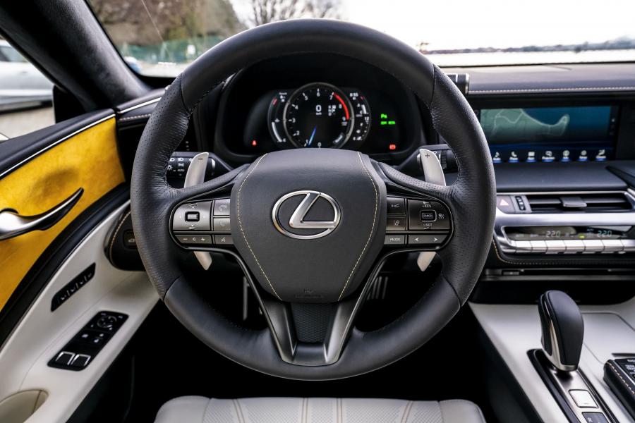 Панель приборов Lexus LC500 Inspiration Series (Flare Yellow) 2019 года  (NA) (фото 24 из 40)